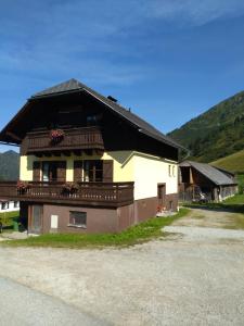 a house with a balcony on the side of a road at Haus Andrea in Planneralm