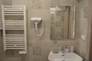 Koupelna v ubytování Mare dentro rooms + 27 fotografií
