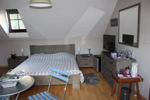 Tempat tidur dalam kamar di Chambre en Ardenne