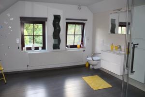 Tempat tidur dalam kamar di Chambre en Ardenne