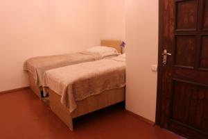 Katil atau katil-katil dalam bilik di Legend Guest House