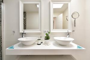 A bathroom at The Secret Garden Holiday Home