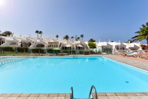 The swimming pool at or close to The Secret Garden Holiday Home