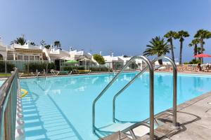 The swimming pool at or close to The Secret Garden Holiday Home