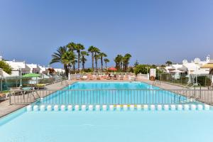 The swimming pool at or close to The Secret Garden Holiday Home