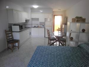 Kuchnia lub aneks kuchenny w obiekcie Large Loft Sueño Azul ocean view