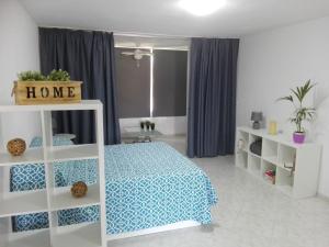 Łóżko lub łóżka w pokoju w obiekcie Large Loft Sueño Azul ocean view