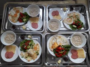 Makanan di atau berdekatan asrama