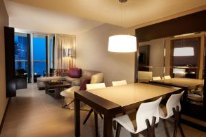 Uma área de estar em Megapolis Hotel Panama