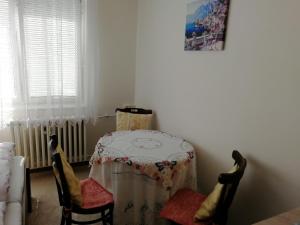 a room with a table and chairs and a window at Apartment Mora in Mariánské Lázně