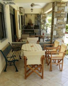 Φωτογραφία από το άλμπουμ του Cute Maisonette No2 on coastal sidewalk στη Νικήτη +29 φωτογραφίες