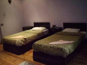 Una cama o camas en una habitación de Freedom Hostel