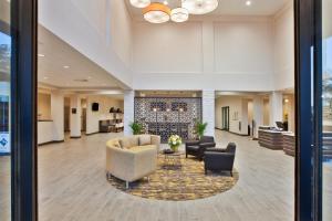 The lobby or reception area at Best Western Plus Cranberry-Pittsburgh North