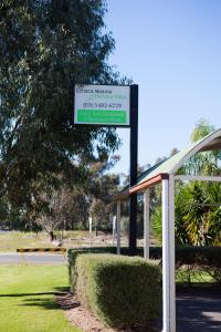 a sign that is on the side of a road at Echuca Moama Holiday Villas in Moama