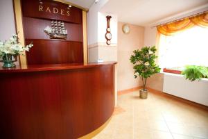 a salon with a reception desk in a room at Rades in Władysławowo