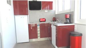 Gallery image of ESPLANADE FRONT DE MER 109 1er Etage Lit fait wifi Taxe de Séjour incluse in Le Tréport +20 photos