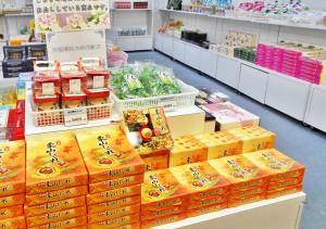 日式旅馆内部或周边的超市或其他商店