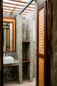 Ένα μπάνιο στο Koh Mak Cococape Resort