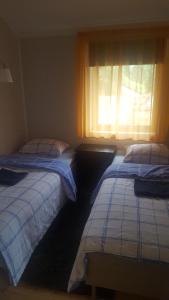 מיטה או מיטות בחדר ב-Holiday Home Kvernesfjorden