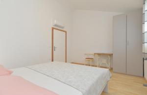 Postel nebo postele na pokoji v ubytování House Kazali 1749