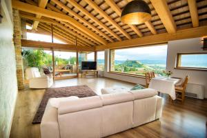 A seating area at Villa Terazza-Panorama Apartman