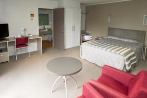 En eller flere senge i et værelse på Aspen Manor Motel