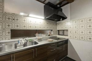 Dapur atau dapur kecil di 京都二条城近く京町屋120年の歴史に泊まる