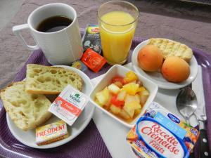 Options de petit-déjeuner proposées aux clients de l'établissement L'HÔTEL de CHARTRES