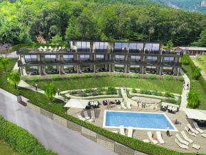 Bazén v ubytování Aparthotel Malga nebo v jeho okolí
