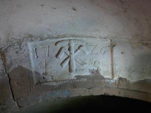 ancient writing on the wall of a building at Gästezimmer Mittelgasse in Flörsheim-Dalsheim