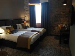 The Old Borough Hotel - Wetherspoon客房内的一张或多张床位