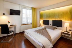 Postel nebo postele na pokoji v ubytování Hotel Jardin Bern