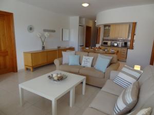 Kuchnia lub aneks kuchenny w obiekcie Sol y Luna free heated pool, car not essential