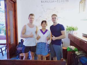 a group of three people standing in a room at Easy House Gaoyun Branch in Zhangjiajie