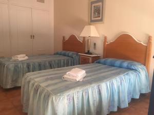 Łóżko lub łóżka w pokoju w obiekcie Marbesa Villas with Jacuzzi