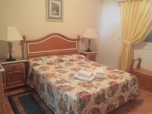Posteľ alebo postele v izbe v ubytovaní Marbesa Villas with Jacuzzi + 29 fotografií