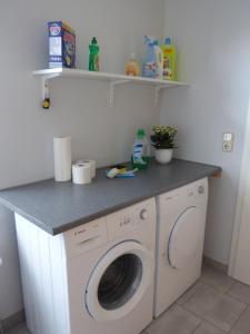 a laundry room with a washing machine and a counter at Ferienhaus Tamm-Voß in Grömitz