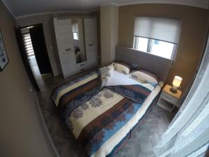 Ένα ή περισσότερα κρεβάτια σε δωμάτιο στο Apartman Bogić