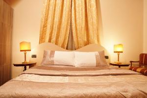 Postel nebo postele na pokoji v ubytování Lucca Relais