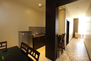 Cuisine ou kitchenette dans l'établissement Nehal Hotel