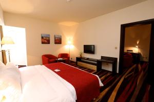 Un ou plusieurs lits dans un hébergement de l'établissement Nehal Hotel