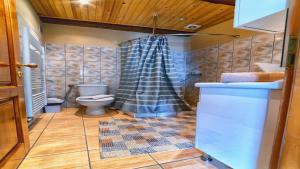 A bathroom at Apartment Anna