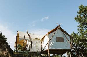 Hoone, kus the luxury tent asub