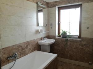 Koupelna v ubytování Hotel Camelot