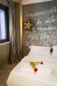 A bed or beds in a room at B&B Dei Poeti