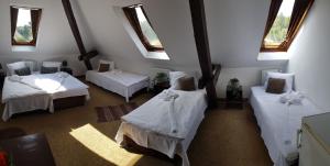 Postel nebo postele na pokoji v ubytování Hotel Camelot