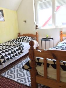 Ένα ή περισσότερα κρεβάτια σε δωμάτιο στο Apartmani Božana Vojinović