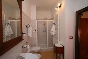 A bathroom at Hotel Roma
