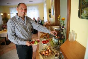 Jedlo v ubytovaní bed & breakfast alebo blízkom okolí
