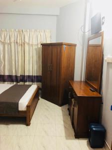 Postel nebo postele na pokoji v ubytování Gatewayinn Mannar